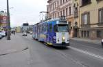 GORZÓW WLKP. (Woiwodschaft Lebus), 28.10.2010, Wagen 266 als Linie 1 von Wieprzyce nach Silwana bei der Ausfahrt aus der Haltestelle Zakł. Energetyczny