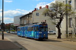 Bei meinem Besuch der Straßenbahn in Gorzow, dem früheren Landsberg/Warthe, am 03.05.2016 waren ausschließlich ex-Kasseler Triebwagen im Einsatz, hier einer der fünf noch betriebsfähigen Crede-Einrichtungs-Sechsachser: Tw 223 (ex Kassel 352) hat als Linie 1 gerade die Haltestelle Jancarza verlassen 