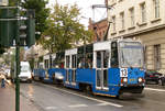 20. September 2011, Polen, Straßenbahn in Krakau. Ein Zug der Linie 13 mit den Wagen 850 und 924 