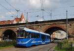 Tw.429, ex. Wien E6 4938 verläßt in der ul. Dietla das Viadukt der PKP-Strecke zum Hauptbahnhof. (22.08.2021)