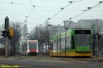 Niederflur-Straenbahn-Prototyp SOLARIS  Tramino  - 451 und Niederflur-Straenbahn Siemens  Combino  - 512, Roosevelta-Str., 29.01.2011
