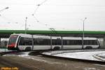 Niederflur-Straenbahn-Prototyp SOLARIS  Tramino  - 451, der erste Tag im Linie-Testbetrieb des Wagens auf Posener Straen, Os.
