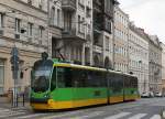 STRASSENBAHNBETRIEBE IN POLEN
Strassenbahn POSEN
Die Moderus Beta-Wagen 424 aus zwei alten Konstal 105N-Wagen verbunden mit einem niederflurigem Mittelteil, aufgenommen am 16. August 2014.  
Foto: Walter Ruetsch 