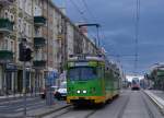 STRASSENBAHNBETRIEBE IN POLEN
Strassenbahn POSEN
Auf dem Strassenbahnnetz sind auch Gebrauchtwagen aus Düsseldorf und Frankfurt am Main zu sehen. Am 16. August 2014 konnte der Düwag GT8 906 ex Frankfurt am Main (1963) im aktuellen Farbkleid fotografiert werden. Seit ca. 2000 gehört er zum Bestand der Städtischen Verkehrsbetriebe Posen.  
Foto: Walter Ruetsch 