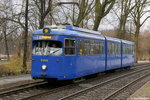 Triebwagen 703 erreicht hier am 22.03.2016 die Haltestelle Nad Wierzbakiem auf der Linie 9 von Piatkowska nach Debiec.