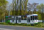 05.05.2016, Szczecin (Stettin), Aleja Wojska Polskiego. Tatra KT4DT #162 (ex Berliner #7051) auf dem Weg nach Potulicka.