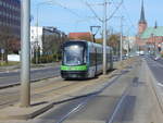 Zwischen den Stationen Przychodnia Portowa und Energetykow,am 20.April 2019,unterwegs in Szczecin der Tw 809.