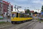 Triebwagen 249 erreicht die Haltestelle Dubois.

Stettin 24.07.2023