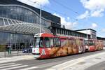 SZCZECIN (Woiwodschaft Westpommern), 09.07.2025, Straßenbahnzug 790 als Linie 6 nach Pomorzany bei der Einfahrt in die Haltestelle Szczecin Główny