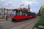 SZCZECIN (Woiwodschaft Westpommern), 26.07.2009, Straßenbahnlinie 8 nach Gumieńce an der Haltestelle Brama Portowa