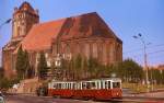 Tw 102 der Strassenbahn Szczecin/Stettin vor der Kulisse der Katedra Swietego Jakuba/Jakobikirche im September 1976