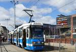 25. September 2018, Polen, Wroclaw (Breslau), Tw 2434 und 2433 auf der Linie 10. 1974–1994 wurde der 105Na von Konstal (heute „Alstom Konstal S. A.“) in Chorzów hergestellt. Er wurde in verschiedenen Varianten modernisiert.