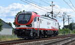 Eine recht neue Pesa Gama Lok  111Eo-012 / 5 170 179-3  (NVR:  PL-RCP 91 51 5 170 179-3 ) an Alza Cargo sp. z o. o. vermietet am 14.06.23 Durchfahrt Bahnhof Kostrzyn nad Odrą. 