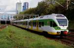 Privatbahnen in Polen: Sehr abwechslungsreich präsentiert sich zur Zeit noch der Fahrzeugpark der Koleje Mazowieckie.
Niederflur Pendelzug Stadler Flirt ER75 in Warschau am 14. August 2014.  
Foto: Walter Ruetsch