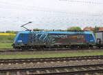 Die LTE 186 945-2  ATTRACTIVE FORCES  bespannte am 08.05.2026 in Neudietendorf einen Miratrans-KLV von Olsztyn Glowny (PL) nach Ludwigshafen BASF Ubf. 