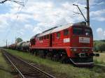 M62-0198 von der ORLEN mit einem Kesselzug am 12.06.2007 in Topola Mala in der Nhe von Ostrow Wielkopolski.