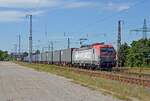 193 503 (370 015) der PKP Cargo schleppte am 14.08.21 einen China-Containerzug durch Saarmund Richtung Schönefeld.