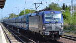 PKP CARGO S.A., Warszawa [PL] mit  EU46-508  [NVR-Nummer: 91 51 5370 020-7 PL-PKPC] und einem Ganzzug Selbstentladewagen (Kohle) am 03.05.22 Berlin Hirschgarten.