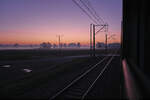 20.09.2025: Sonnenaufgang aus dem EN 406 (München Hbf - Warszawa Wschodnia) / Irgendwo in Polen