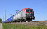 PKP Cargo EU46-502 (5370 014) ist am 21.04.16 in Dedensen-Gümmer mit einem KLV-Zug in Richtung Hannover unterwegs.