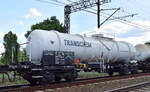 Polnischer Kesselwagen der Fa. Transchem Sp. z o.o. mit der Nr. 83 51 Pl-TM 7874 114-6 Zaces lt. UN-Nr.: 80/1830 für das Ladegut Schwefelsäure mit mehr als 51 % Säure in einem Ganzzug am 14.07.23 Höhe Bahnhof Kostrzyn nad Odrą.