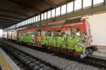 Dieser Schmalspur-Triebwagen der Baureihe 9630 verkehrt auf der meterspurigen Linha do Vouga und wartet an seinem Endhaltepunkt Aveiro auf den nächsten Einsatz. Das Graffiti scheint - ähnlich wie an den Fahrzeugen der Standseilbahnen in Lissabon -  gewollt  bzw. toleriert zu sein. (Januar 2017)