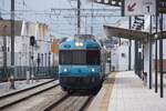 FARO (Distrikt Faro), 12.03.2022, 0452 als Regionalzug von Lagos bei der Einfahrt in den Endbahnhof Faro