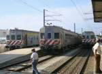 Hochbetrieb in Faro! Der Triebwagen rechts im Bild wird gleich Richtung Osten starten.