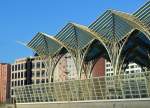 Der Bahnhof  Oriente  im Nordosten Lissabons. Die wunderbar moderne Architektur wird nicht von allen Portugiesen geschätzt - denn entworfen hat ihn Santiago Calatrava, und der ist Spanier... 19.9.2014 
