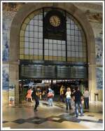 Eingang zum Perronbereich des Bahnhofs Porto So Bento.