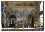 Die Bahnhofhalle des Stadtbahnhofes Porto So Bento ist berhmt fr seine Azulejos und wird deshalb von vielen Nichtbahnreisenden besucht.