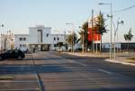 VILA REAL DE SANTO ANTÓNIO (Distrikt Faro), 19.01.2007, der östliche Endbahnhof der Algarvelinie, der vor wenigen Jahren an neuer Stelle - mitten in der Pampa - errichtet wurde und außerhalb der An- und Abfahrtszeiten absolut tot ist; das alte Bahnhofsgebäude direkt am Hafen rottet dagegen vor sich hin