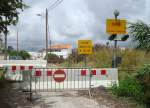 Impressionen von der Algarve: so sperrt man im Sden Portugals einen Bahnbergang fr Kraftfahrzeuge.