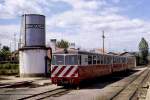 Triebzug 9710/9730/9709 im Bahnhof von Bragana am 6. Juni 1986.
Ursprnglich von Duro Dakovic 1967 fr die jugoslawische 760 mm-Spur gebaut, bernahm die CP 1980 zehn vierteilige Zge von der JZ und spurte sie auf Meterspur um. 