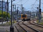 Triebzug 2255 nähert sich am 06.06.2017 dem Bahnhof Lissabon Oriente.