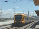 Triebzug BR 3400 verlt am 06.05.2003 den Bahnhof Porto Campanha zum Stadtbahnhof Porto Sao Bento.