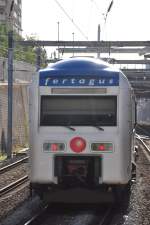 LISBOA (Distrikt Lisboa), 23.04.2014, ein Nahverkehrszug des privaten Betreibers Fertagus bei der Einfahrt in den Zielbahnhof Roma-Areeiro