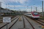 Am 30.09.2017 fährt 4004 als Alfa Pendular 140, Guimaraes - Lissabon Santa Apolónia in den Bahnhof von Porto Campanhã ein.