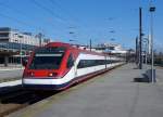 Bahnen in Portugal: ALFA PENDULAR BAN 90 94 9 544 057-2 bei der Einfahrt in den Bahnhof PORTO CAMPANHA am 25. März 2015.
Foto: Walter Ruetsch