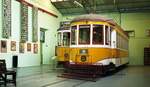 Lissabon__Museu da Carris__Verkehrsmuseum der Verkehrsbetriebe__Tw 802_[Standardwagen 4x Santo Amaro 1939; im Einsatz bis 1994]. [Quelle: Wiki]__06__1999