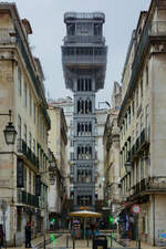 Der 1902 erbaute gusseiserne Elevador de Santa Justa verbindet den Stadtteil Baixa mit dem höher gelegenen Stadtteil Chiado.