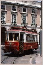 Lisboa Praca do Comercio.Touristentram fr Stadtrundfahrten.