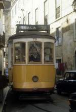 Lisboa / Lissabon Carris SL 28 (Tw 731) Calcada da São Vicente / Rua Escolas Gerais im Oktober 1982.