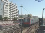 Metrozug verlt am 07.05.2003 die Station Campo Grande in Richtung Cais de Sodre.