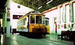 Lissabon__Museu da Carris__Verkehrsmuseum der Verkehrsbetriebe__Tw 330 [Americano 4x; J.G.Brill Company 1906; im Einsatz bis 1995]. [Quelle: Wiki]__06__1999