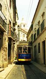 Lissabon Elétricos__Und der Fotograf sucht sich rechtzeitig seine Nische...