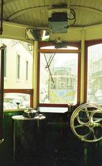 Lissabon Elétricos__Blick zurück, von der hinteren Plattform.__06-1999