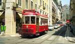 Lissabon Elétricos__Tw 561 auf Linie 12 mit Ziel 'Praça da Figueira' an der Rua da Prata in Lissabons Unterstadt.