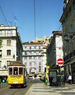 Lissabon Elétricos__Tw 566 auf Linie 12, in Lissabons Unterstadt, der Baixa.