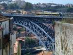 Metro von Porto fhrt ber die Ponte D.
